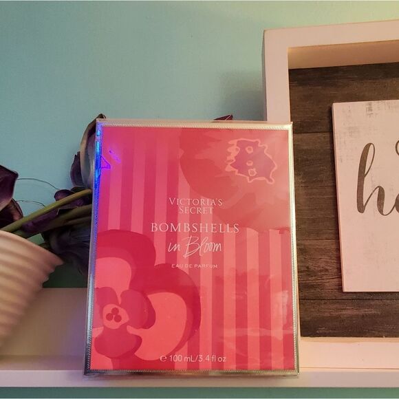 Victoria Secrets Bombshell in Bloom 3.4 oz - Picture 3 of 8